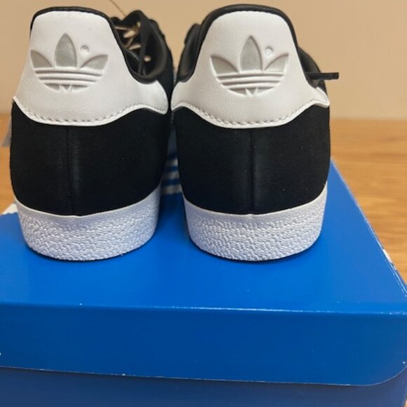 BNIB Adidas Gazelle Black w/ Silver Stripes Sneakers, 6.5 NWT - Picture 4 of 6